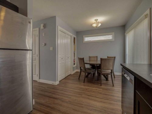 9-241 Silkstone Road West, Lethbridge, AB - Indoor Photo Showing Dining Room