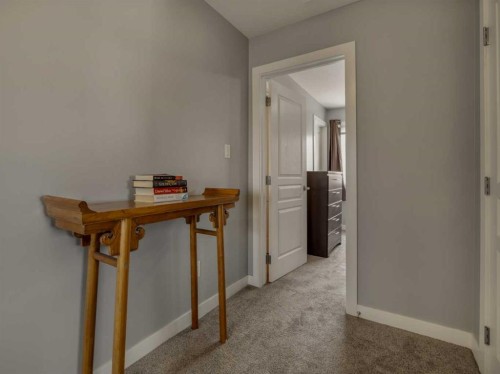9-241 Silkstone Road West, Lethbridge, AB - Indoor Photo Showing Other Room
