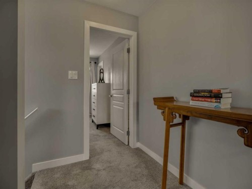 9-241 Silkstone Road West, Lethbridge, AB - Indoor Photo Showing Other Room