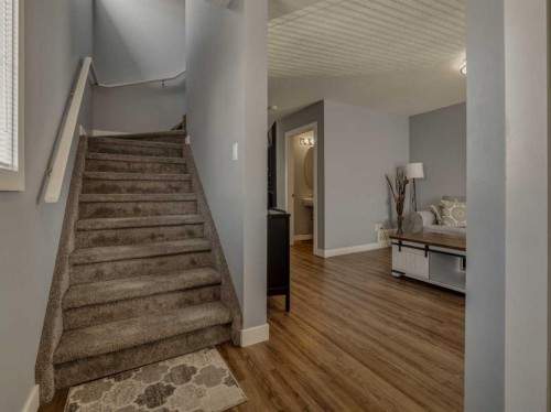 9-241 Silkstone Road West, Lethbridge, AB - Indoor Photo Showing Other Room