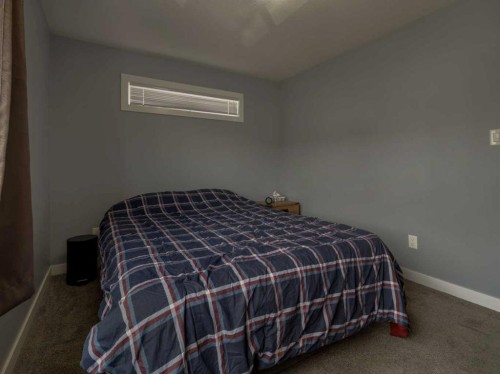 9-241 Silkstone Road West, Lethbridge, AB - Indoor Photo Showing Bedroom