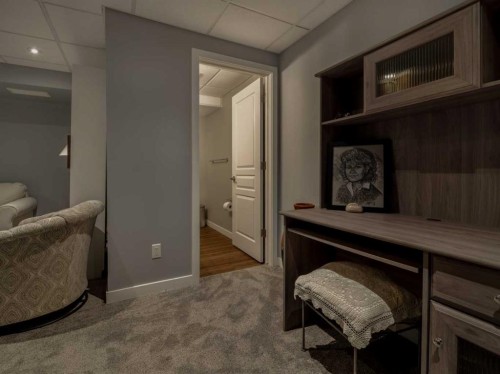 9-241 Silkstone Road West, Lethbridge, AB - Indoor Photo Showing Other Room