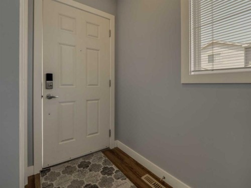 9-241 Silkstone Road West, Lethbridge, AB - Indoor Photo Showing Other Room