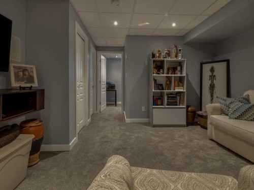 9-241 Silkstone Road West, Lethbridge, AB - Indoor