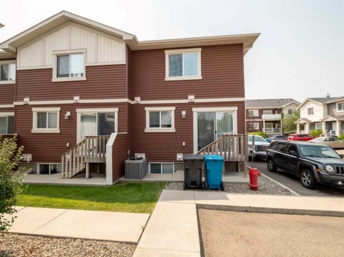 9-241 Silkstone Road West, Lethbridge, AB - Outdoor