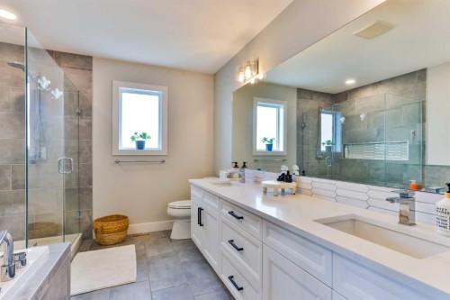 1222 Pacific Circle West, Lethbridge, AB - Indoor Photo Showing Bathroom