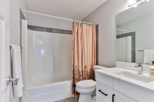 1222 Pacific Circle West, Lethbridge, AB - Indoor Photo Showing Bathroom