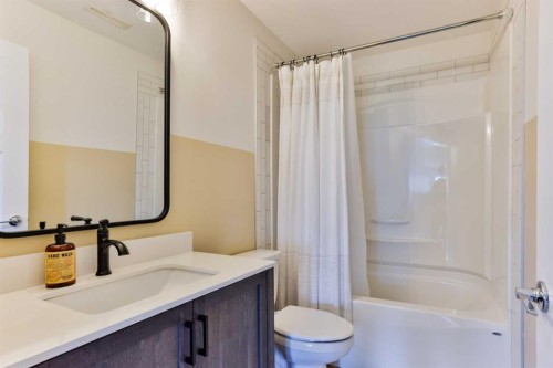1222 Pacific Circle West, Lethbridge, AB - Indoor Photo Showing Bathroom