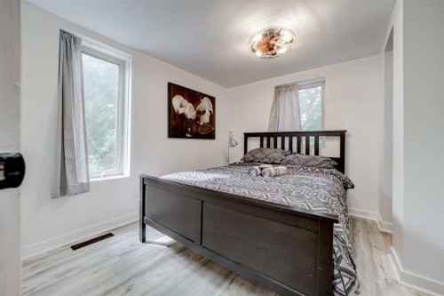 201 5 Street, Cowley, AB - Indoor Photo Showing Bedroom
