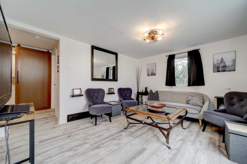 201 5 Street, Cowley, AB - Indoor Photo Showing Living Room