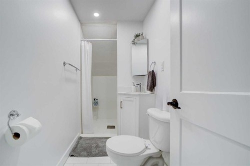 201 5 Street, Cowley, AB - Indoor Photo Showing Bathroom