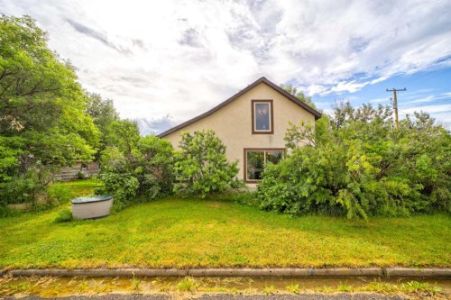 201 5 Street, Cowley, AB - Outdoor