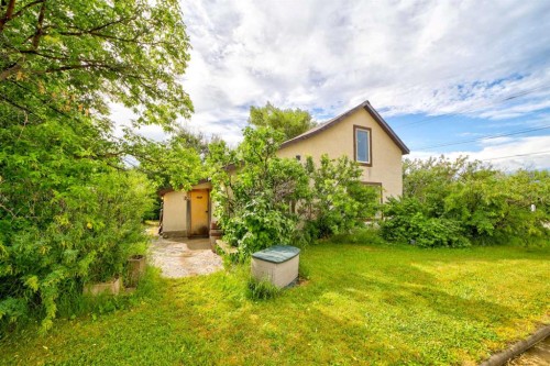 201 5 Street, Cowley, AB - Outdoor