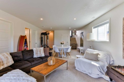 154 Lasalle Terrace West, Lethbridge, AB - Indoor Photo Showing Living Room