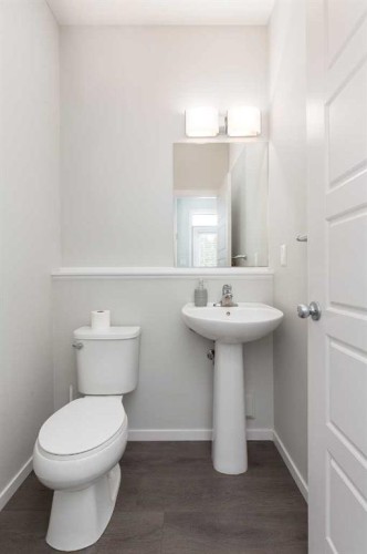 417 Moonlight Way West, Lethbridge, AB - Indoor Photo Showing Bathroom