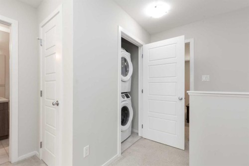 417 Moonlight Way West, Lethbridge, AB - Indoor Photo Showing Laundry Room