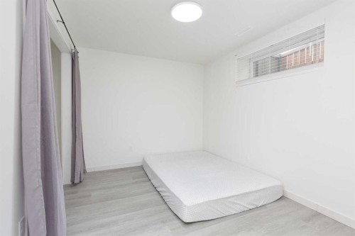 417 Moonlight Way West, Lethbridge, AB - Indoor Photo Showing Other Room