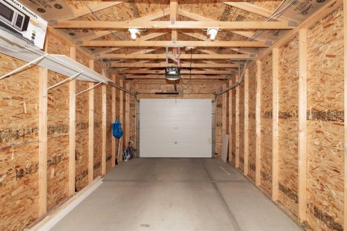 417 Moonlight Way West, Lethbridge, AB - Indoor Photo Showing Garage