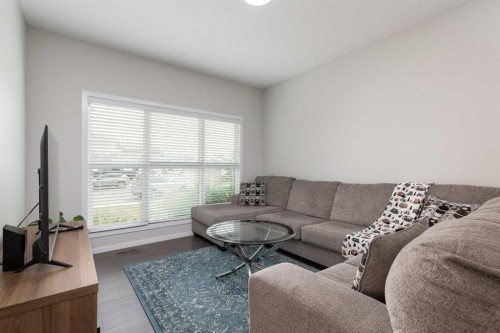 417 Moonlight Way West, Lethbridge, AB - Indoor Photo Showing Living Room