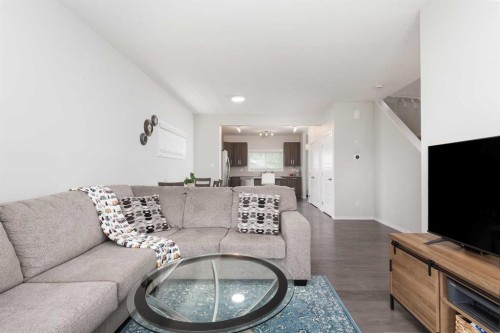 417 Moonlight Way West, Lethbridge, AB - Indoor Photo Showing Living Room