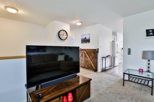 52 Ermineview Way North, Lethbridge, AB - Indoor Photo Showing Living Room