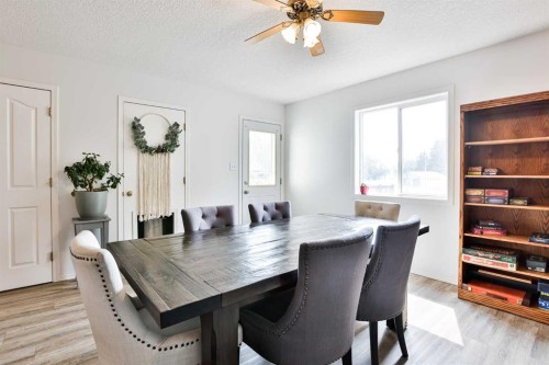 52 Ermineview Way North, Lethbridge, AB - Indoor Photo Showing Dining Room