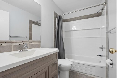 68 Dakota Road West, Lethbridge, AB - Indoor Photo Showing Bathroom