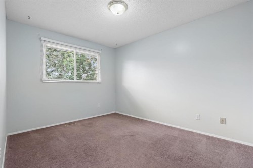 68 Dakota Road West, Lethbridge, AB - Indoor Photo Showing Other Room
