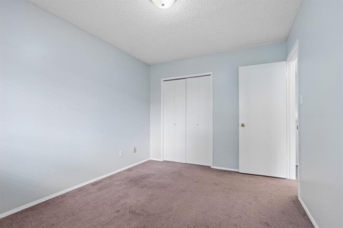 68 Dakota Road West, Lethbridge, AB - Indoor Photo Showing Other Room