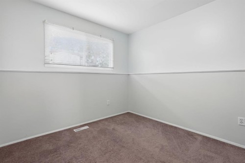 68 Dakota Road West, Lethbridge, AB - Indoor Photo Showing Other Room