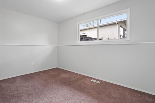 68 Dakota Road West, Lethbridge, AB - Indoor Photo Showing Other Room