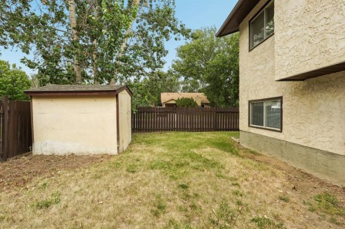 68 Dakota Road West, Lethbridge, AB - Outdoor With Exterior