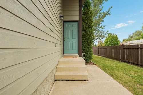 68 Dakota Road West, Lethbridge, AB - Outdoor With Exterior