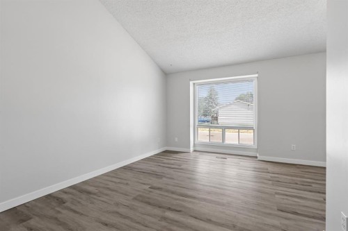 68 Dakota Road West, Lethbridge, AB - Indoor Photo Showing Other Room