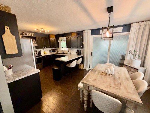 1914 17 Street North, Lethbridge, AB - Indoor Photo Showing Other Room