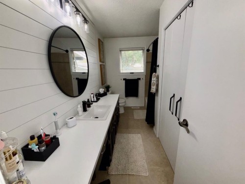 1914 17 Street North, Lethbridge, AB - Indoor Photo Showing Other Room