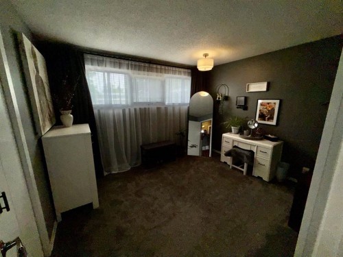 1914 17 Street North, Lethbridge, AB - Indoor