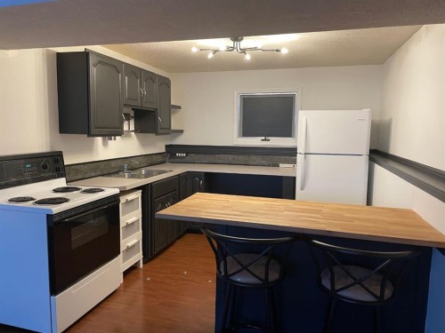 1914 17 Street North, Lethbridge, AB - Indoor Photo Showing Kitchen With Double Sink