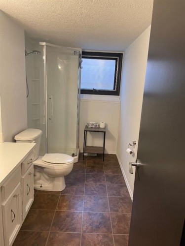 1914 17 Street North, Lethbridge, AB - Indoor Photo Showing Bathroom