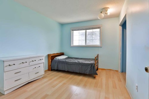 433 5 Avenue, Stirling, AB - Indoor Photo Showing Bedroom
