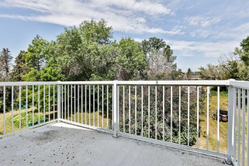 433 5 Avenue, Stirling, AB - Outdoor