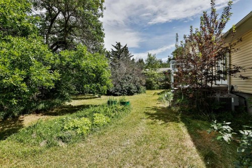433 5 Avenue, Stirling, AB - Outdoor