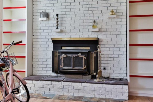 433 5 Avenue, Stirling, AB - Indoor With Fireplace