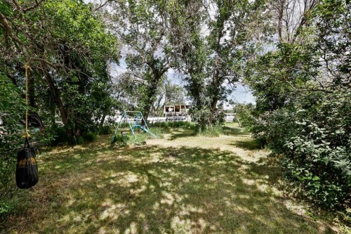 433 5 Avenue, Stirling, AB - Outdoor