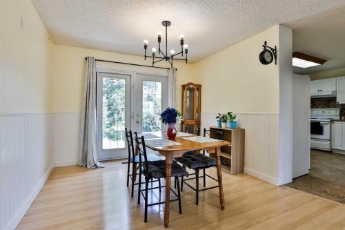 433 5 Avenue, Stirling, AB - Indoor Photo Showing Dining Room