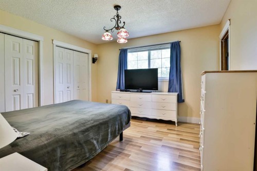433 5 Avenue, Stirling, AB - Indoor Photo Showing Bedroom