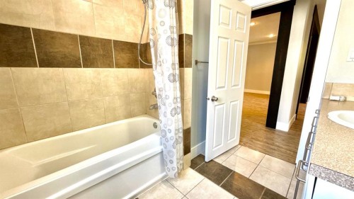 1408 12 Avenue South, Lethbridge, AB - Indoor Photo Showing Bathroom