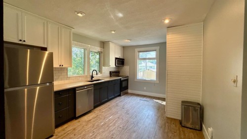 1408 12 Avenue South, Lethbridge, AB - Indoor Photo Showing Kitchen