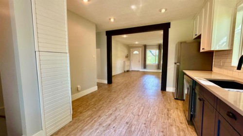 1408 12 Avenue South, Lethbridge, AB - Indoor Photo Showing Kitchen