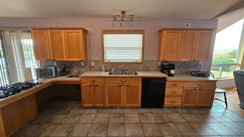 507 1 Avenue, Warner, AB - Indoor Photo Showing Kitchen With Double Sink